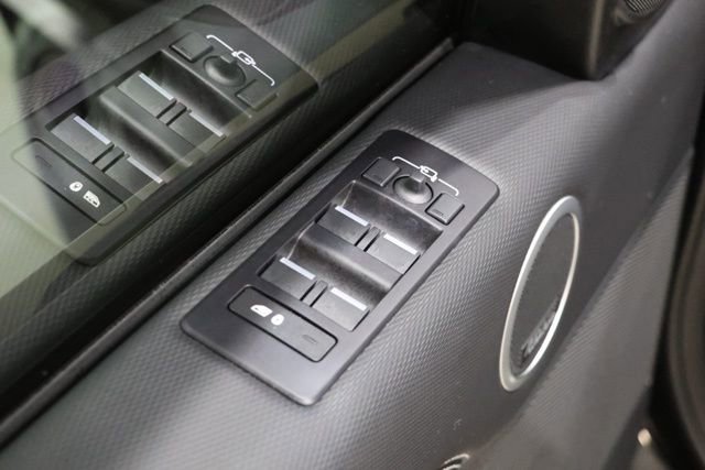 Used 2024 Land Rover Discovery Dynamic SE image 19