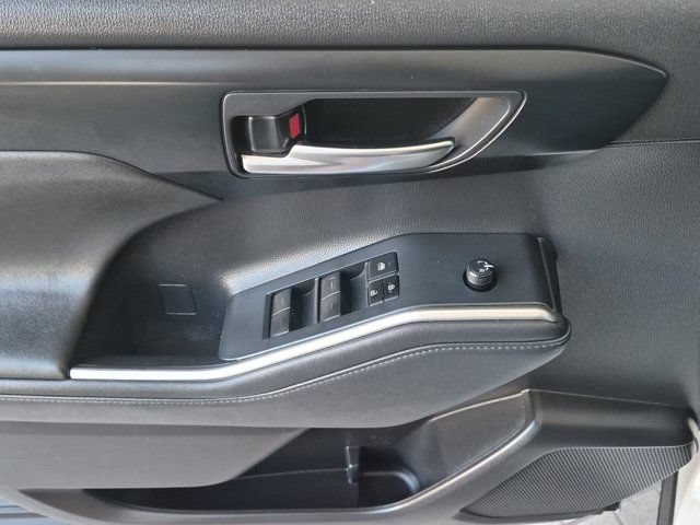 Used 2023 Toyota Highlander XLE AWD/4WD image 18