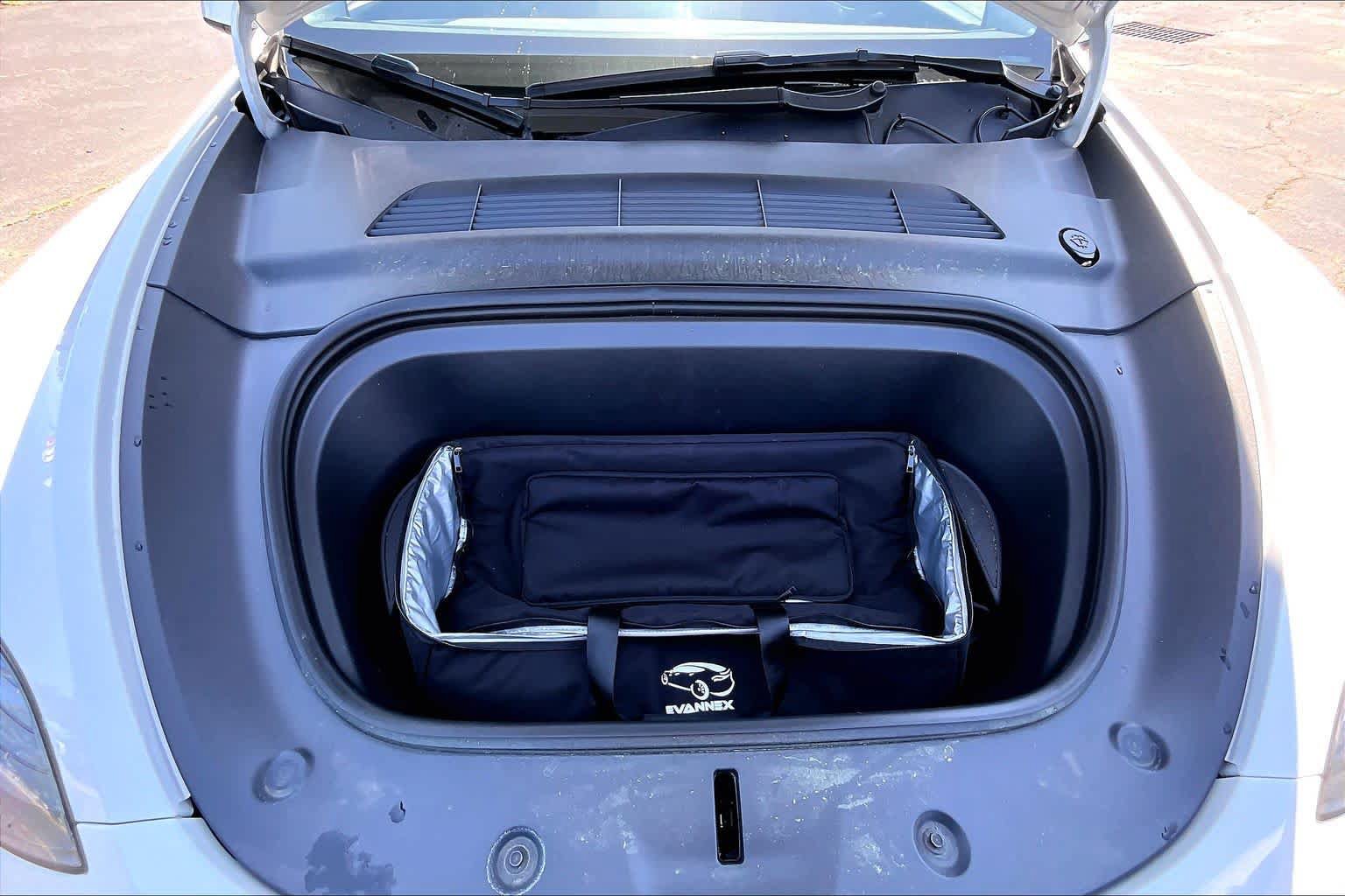 Used 2022 Tesla Model Y Long Range AWD/4WD image 32