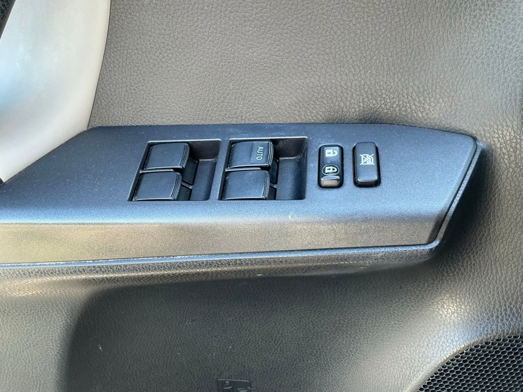 Used 2018 Toyota RAV4 XLE AWD/4WD image 17