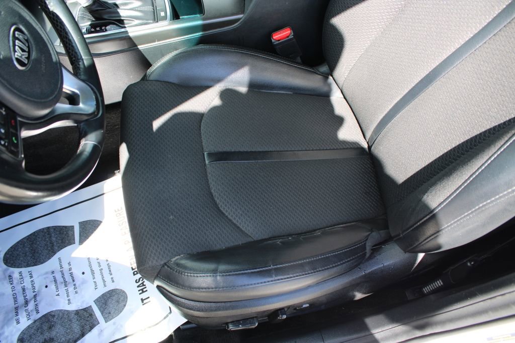 Used 2018 Kia Optima S w/ 18" Alloy Wheels Package image 16