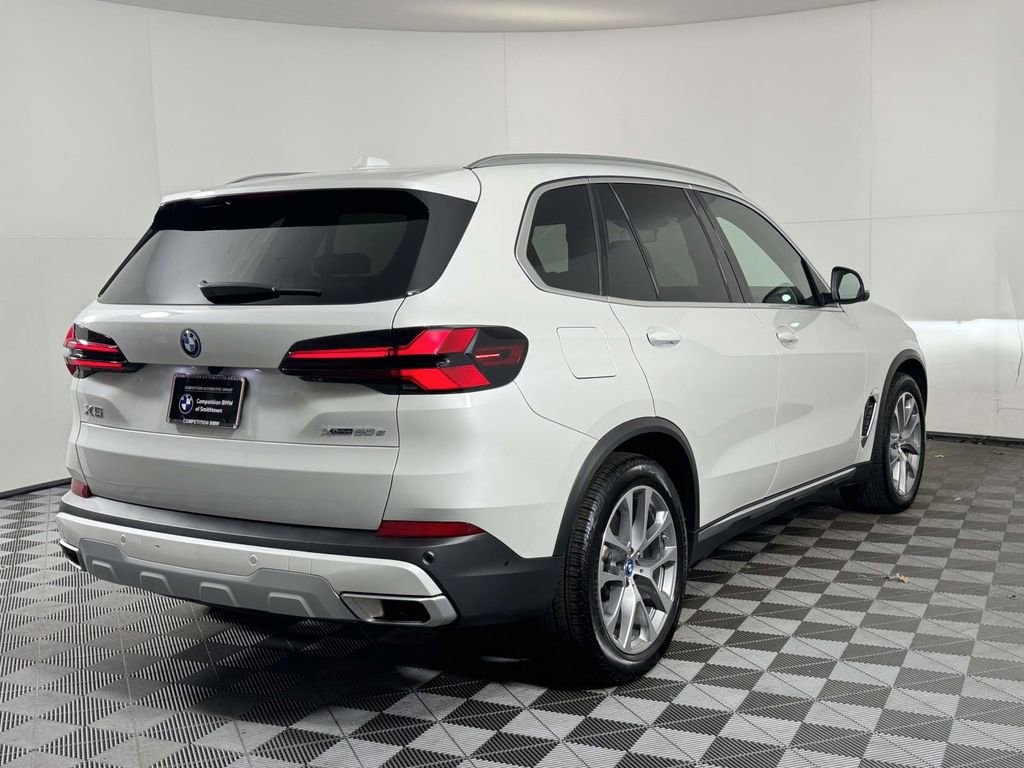 Used 2025 BMW X5 xDrive50e image 10