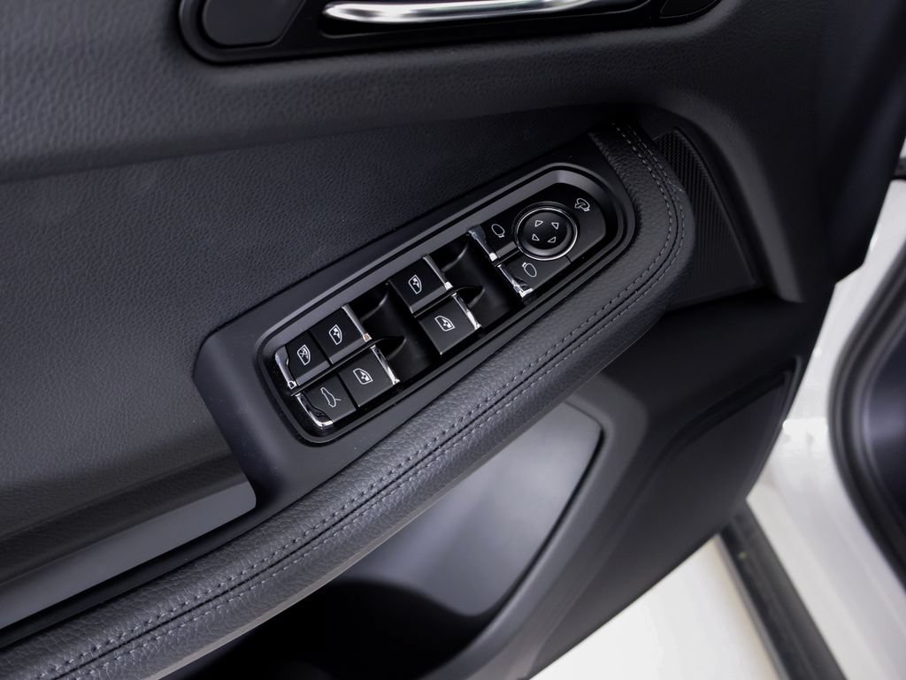 New 2026 Porsche Macan AWD/4WD image 19
