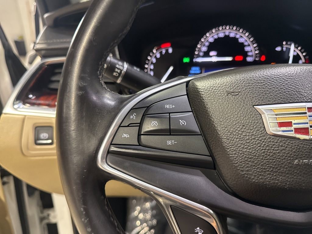 Used 2017 Cadillac XT5 Luxury w/ Driver Awareness Package FWD image 13