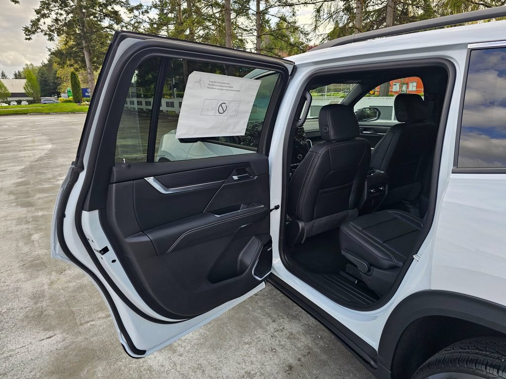 New 2026 GMC Acadia Elevation w/ Elevation Premium Package AWD/4WD image 16