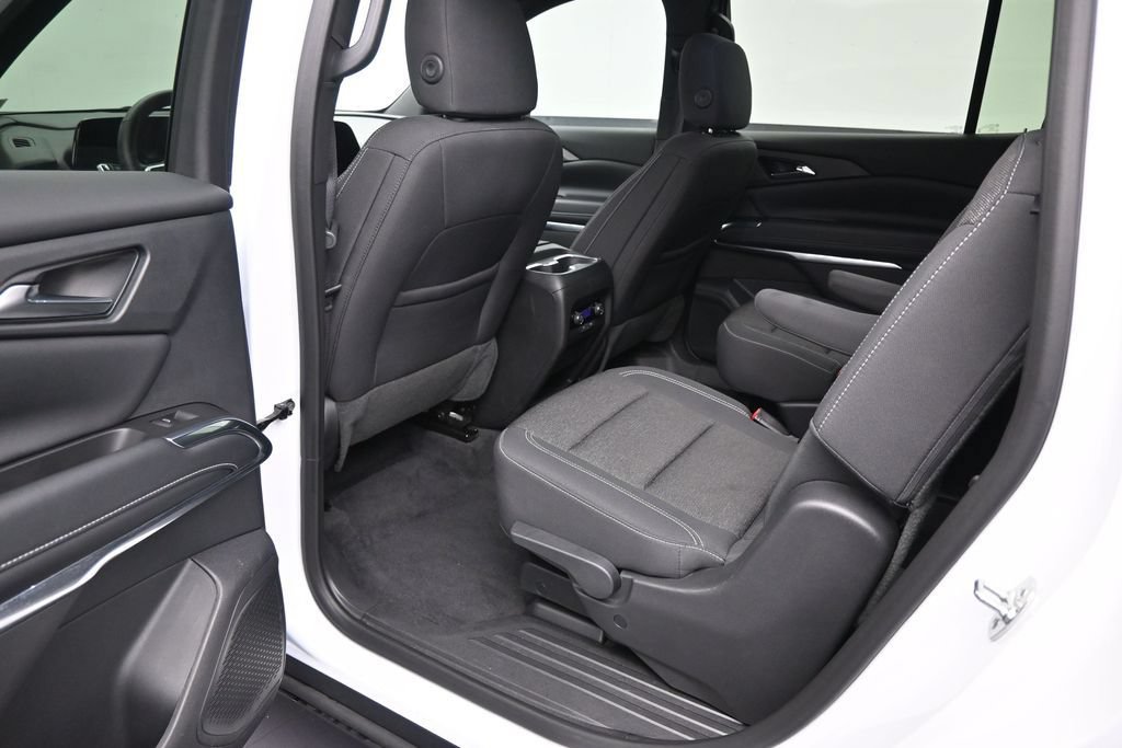 Used 2025 Chevrolet Traverse LT FWD image 14
