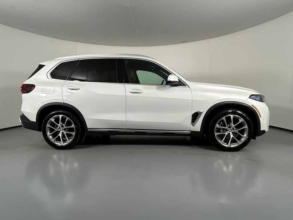 Used 2024 BMW X5 xDrive40i w/ Premium Package AWD/4WD image 9