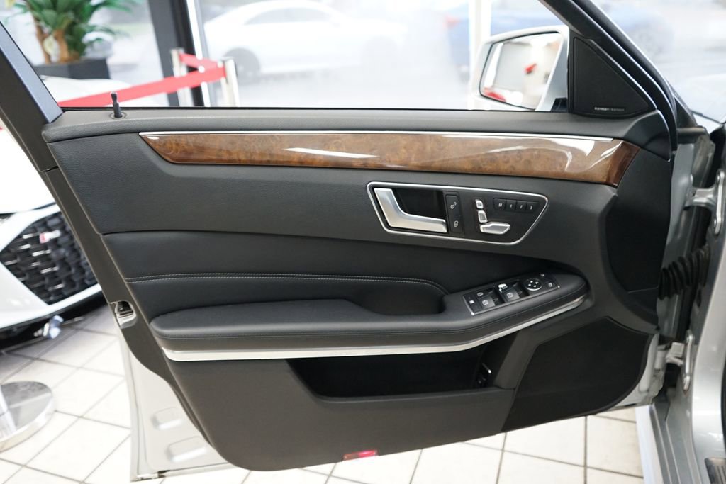 Used 2014 Mercedes-Benz E 350 4MATIC Sedan image 24