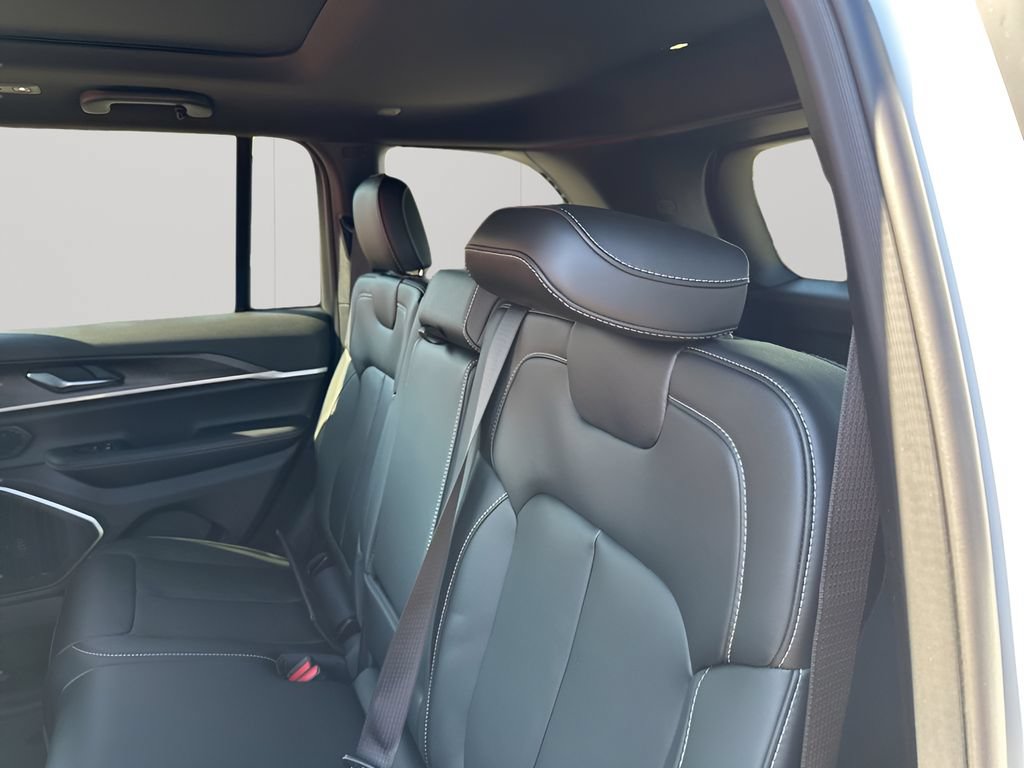 New 2026 Jeep Grand Cherokee Limited w/ Limited Altitude Package AWD/4WD image 21