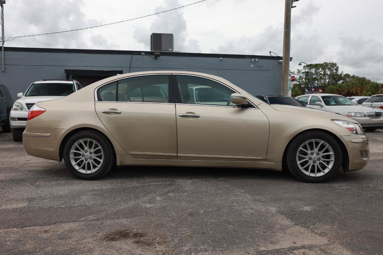 Used 2011 Hyundai Genesis 3.8 RWD image 13