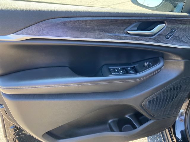Used 2023 Jeep Grand Cherokee Limited AWD/4WD image 17
