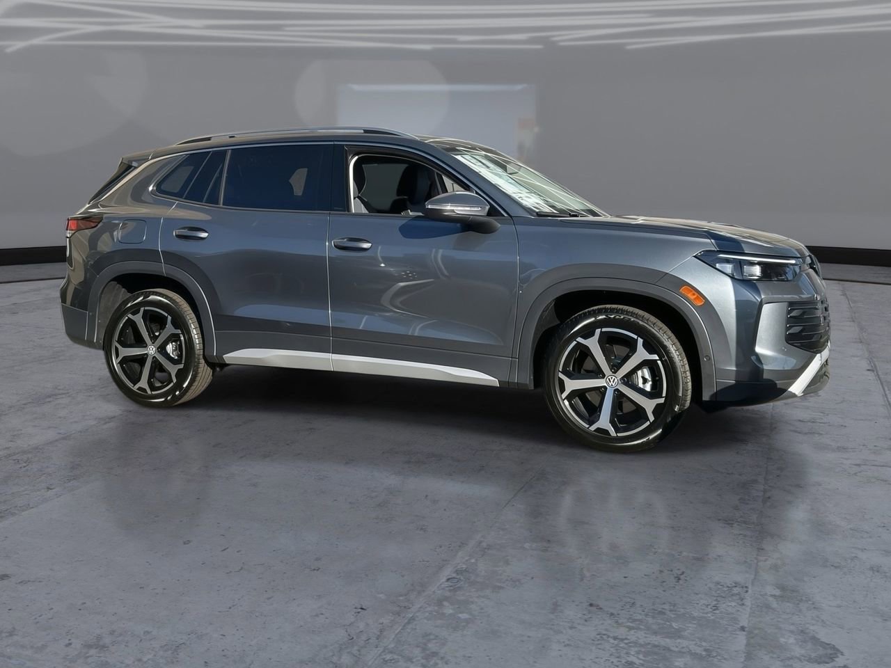 New 2026 Volkswagen Tiguan SE image 2