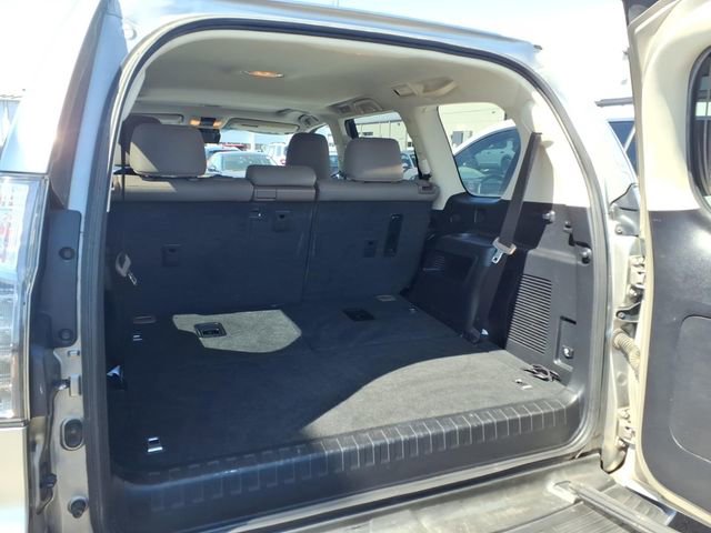 Used 2021 Lexus GX 460 Premium w/ Premium Package image 19