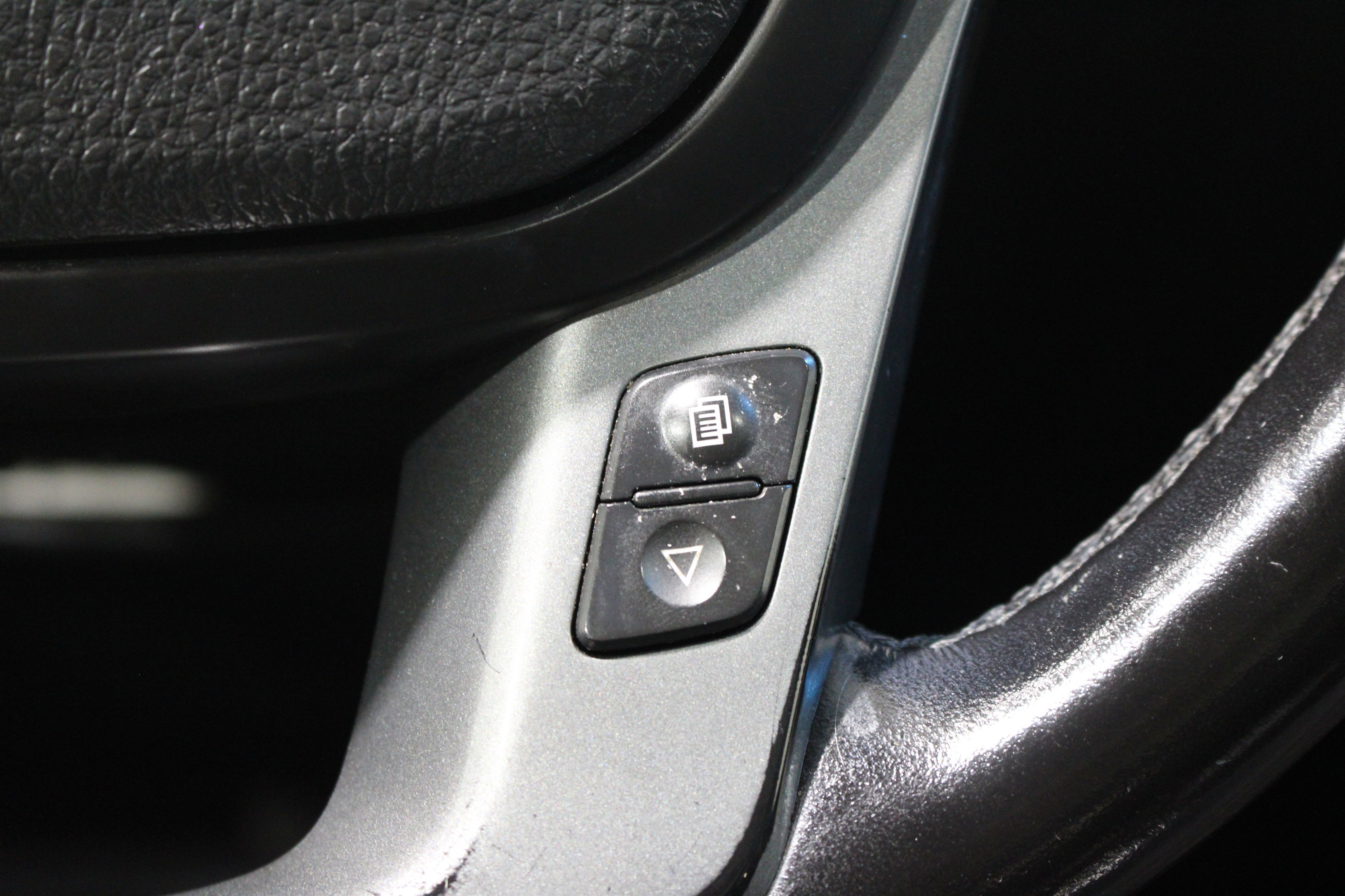 Used 2014 Kia Sorento SX w/ 3rd Row Package image 16