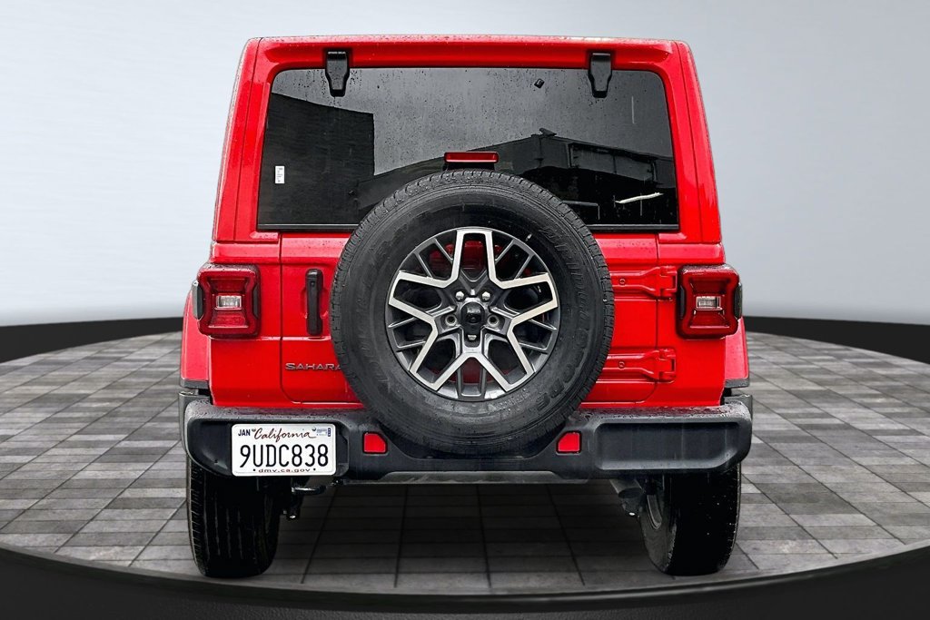 Used 2026 Jeep Wrangler Unlimited Sahara AWD/4WD image 22