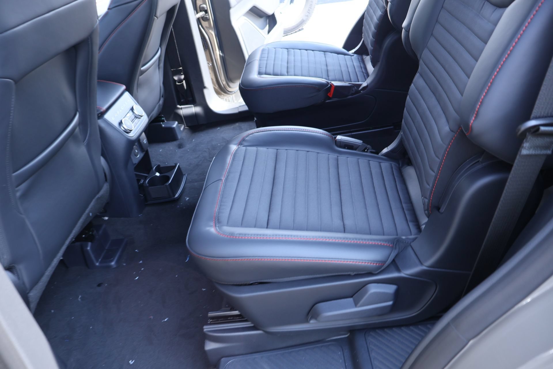 New 2026 Ford Explorer ST-Line w/ ST-Line Street Pack AWD/4WD image 13
