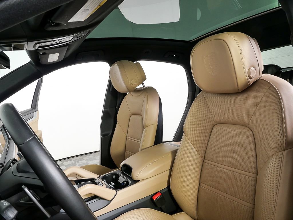 Certified 2024 Porsche Cayenne Coupe AWD/4WD image 5