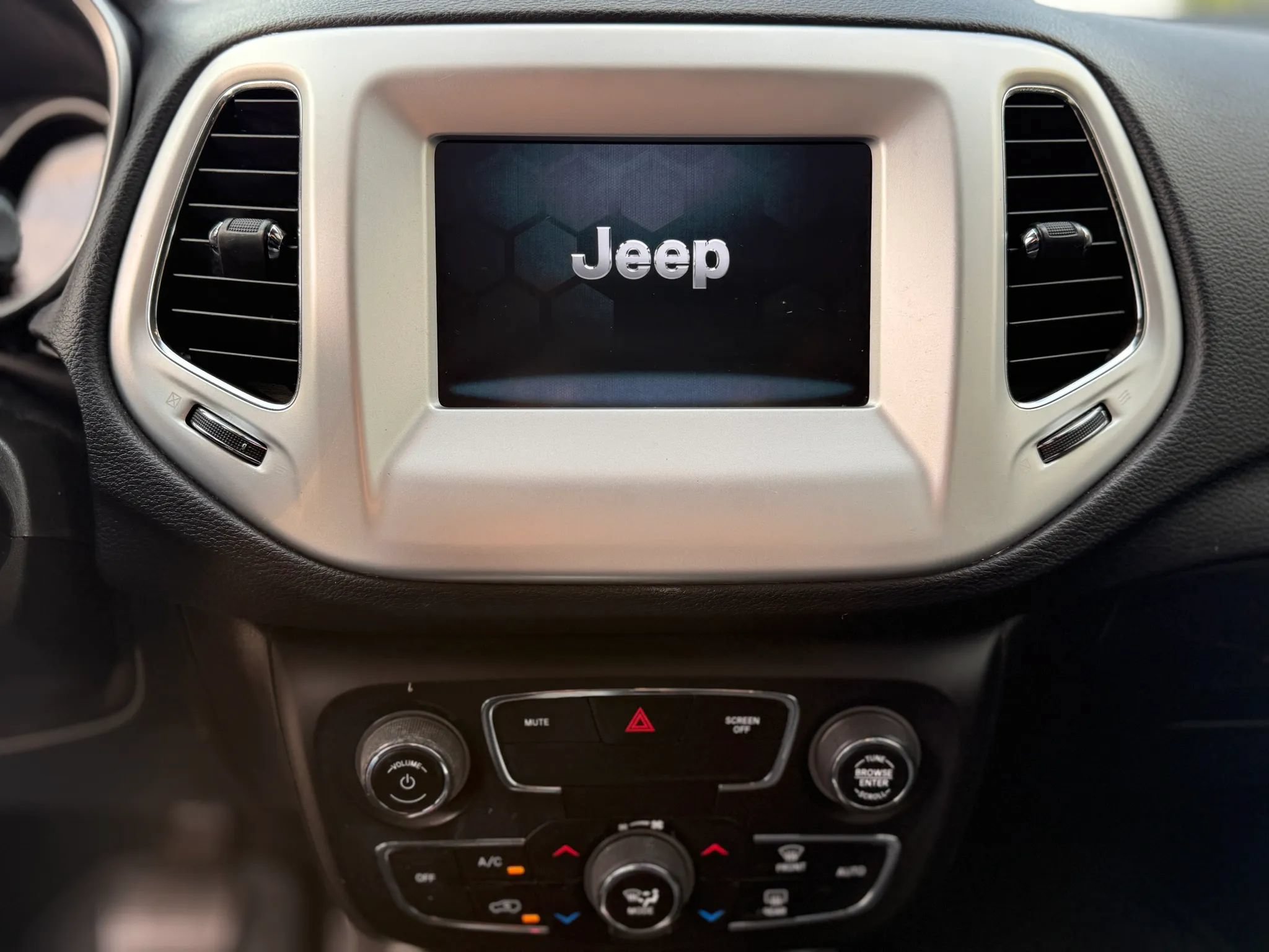 Used 2019 Jeep Compass Sport AWD/4WD image 25