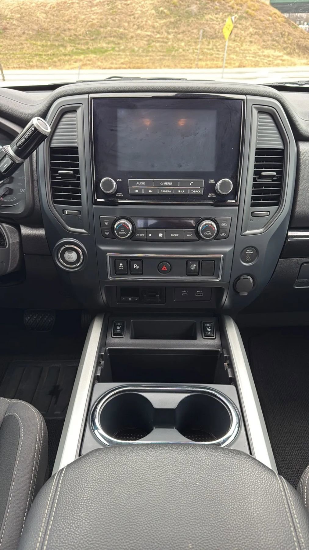 Used 2024 Nissan Titan SV w/ SV Convenience Package image 12