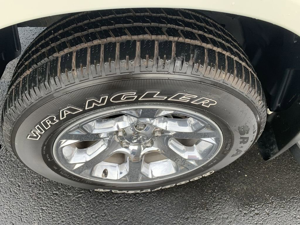 Used 2016 RAM 1500 Laramie w/ Convenience Group image 10