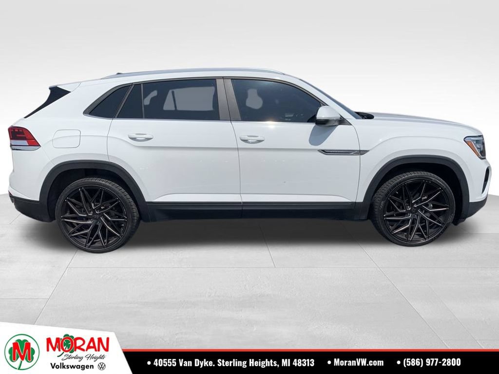 Certified 2024 Volkswagen Atlas Cross Sport SE AWD/4WD image 5