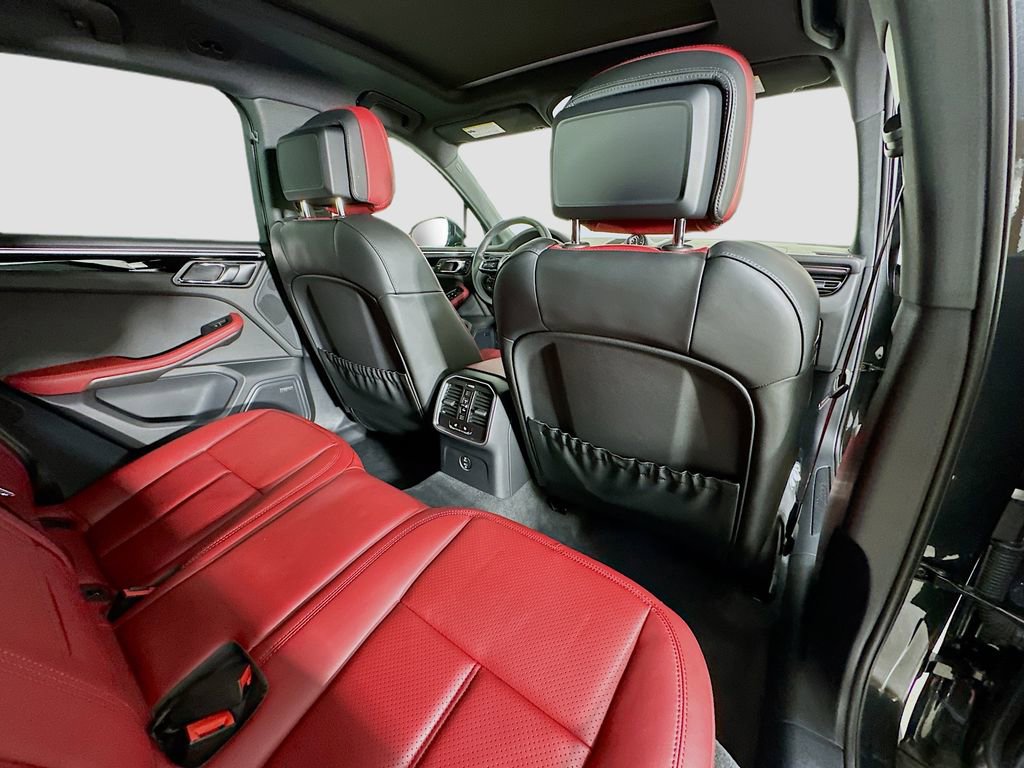 Used 2025 Porsche Macan image 30