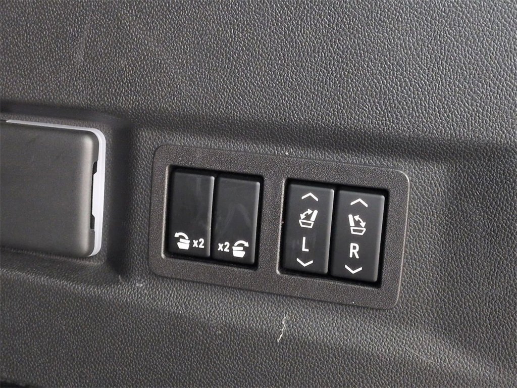 Used 2023 GMC Yukon Denali w/ Denali Reserve Package image 29