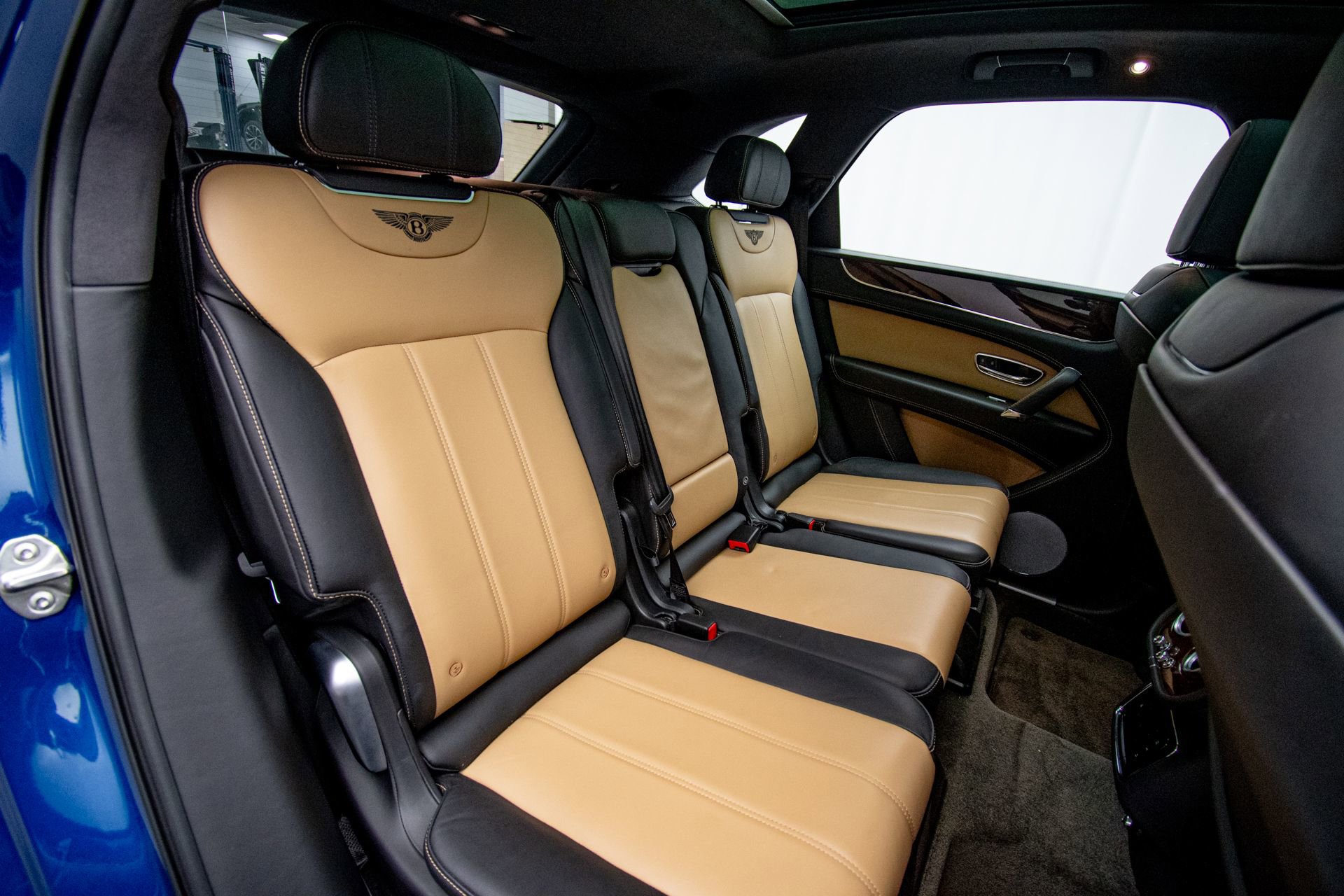 Used 2018 Bentley Bentayga Activity image 25