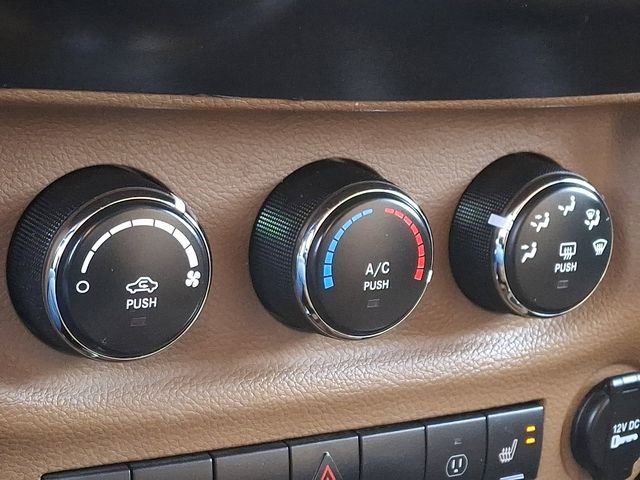 Used 2015 Jeep Wrangler Unlimited Sahara w/ Connectivity Group image 17