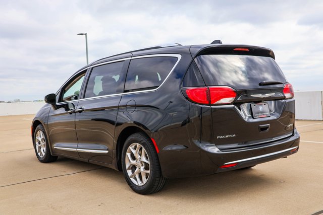 Used 2018 Chrysler Pacifica Limited image 7