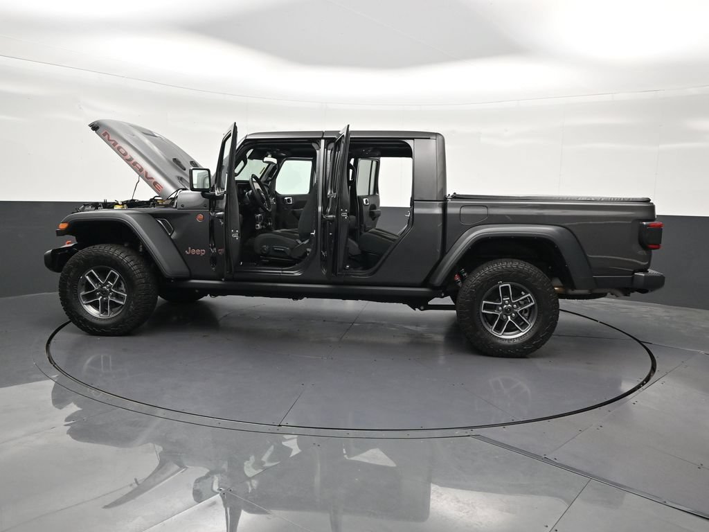 Used 2025 Jeep Gladiator Mojave w/ Convenience Group AWD/4WD image 37