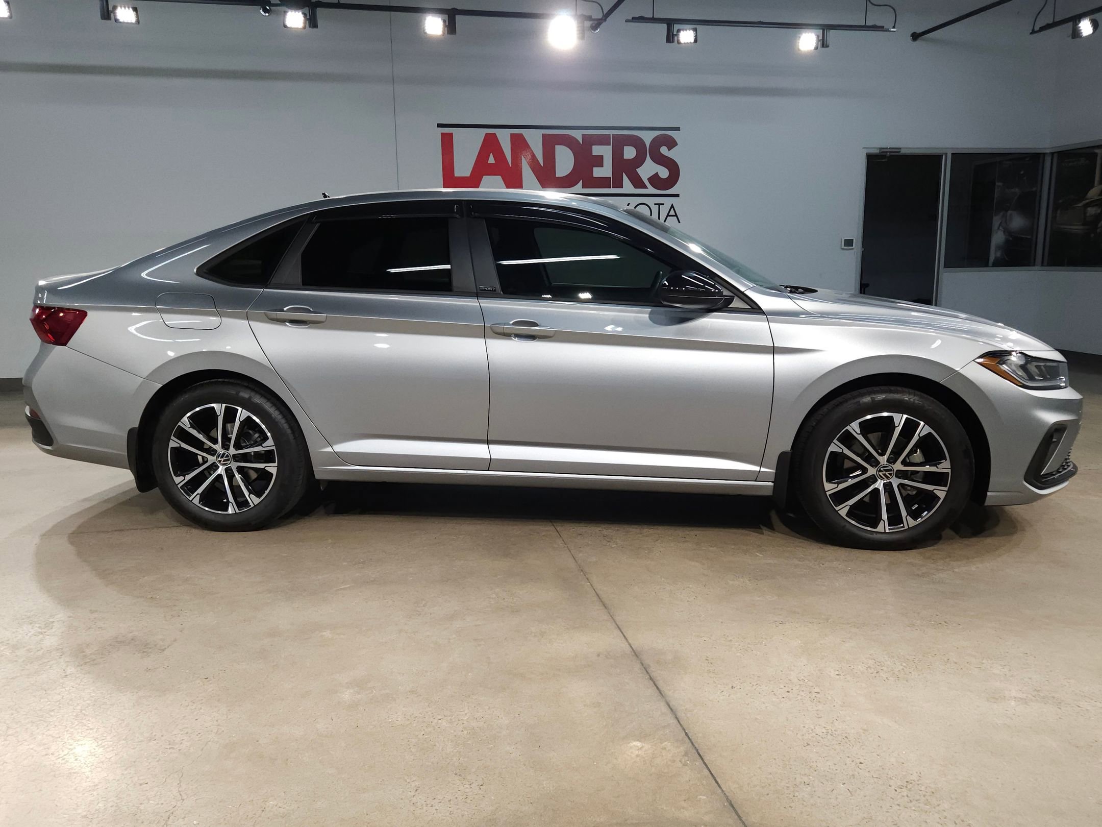 Used 2025 Volkswagen Jetta Sport image 8