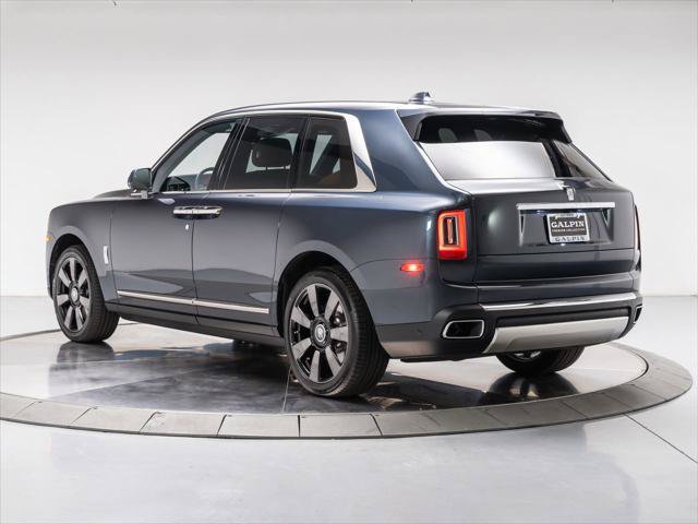 Used 2024 Rolls-Royce Cullinan AWD/4WD image 3