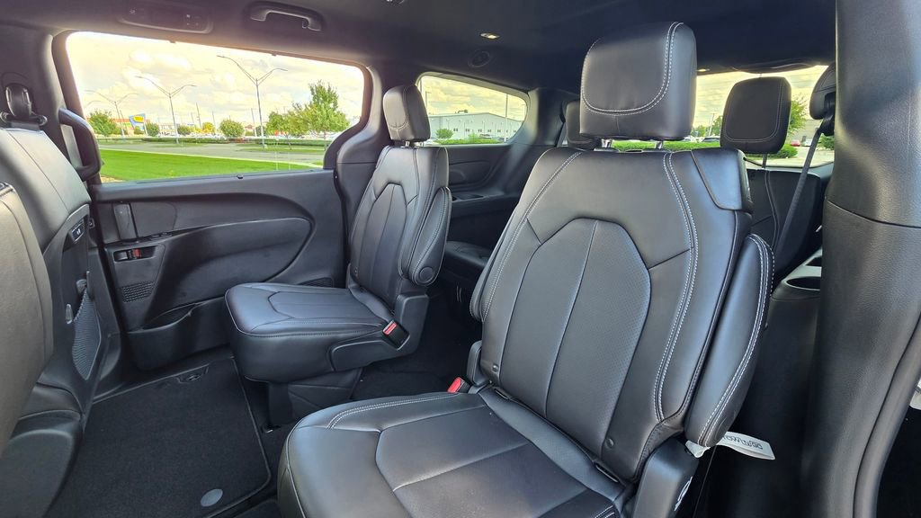 New 2025 Chrysler Pacifica Select image 20