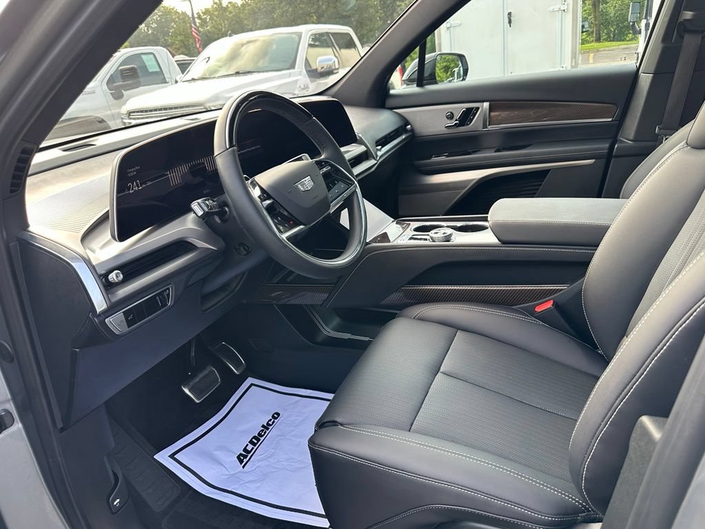 Certified 2026 Cadillac Vistiq Luxury AWD/4WD image 10