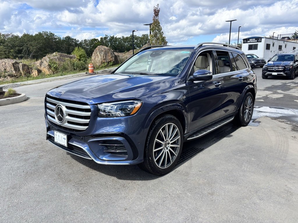 Used 2025 Mercedes-Benz GLS 580 4MATIC image 3