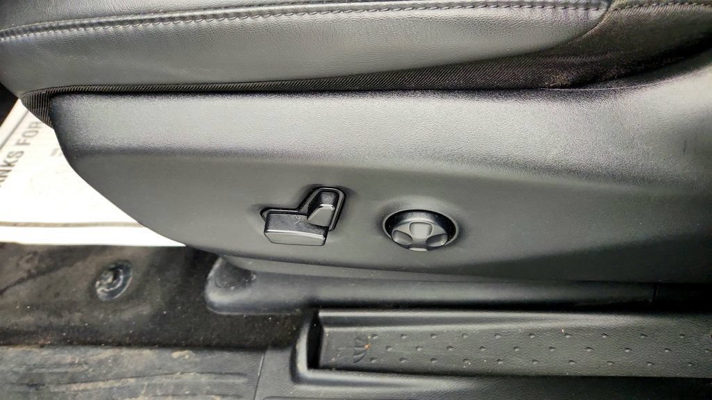 Used 2024 Chrysler Pacifica Limited FWD image 11