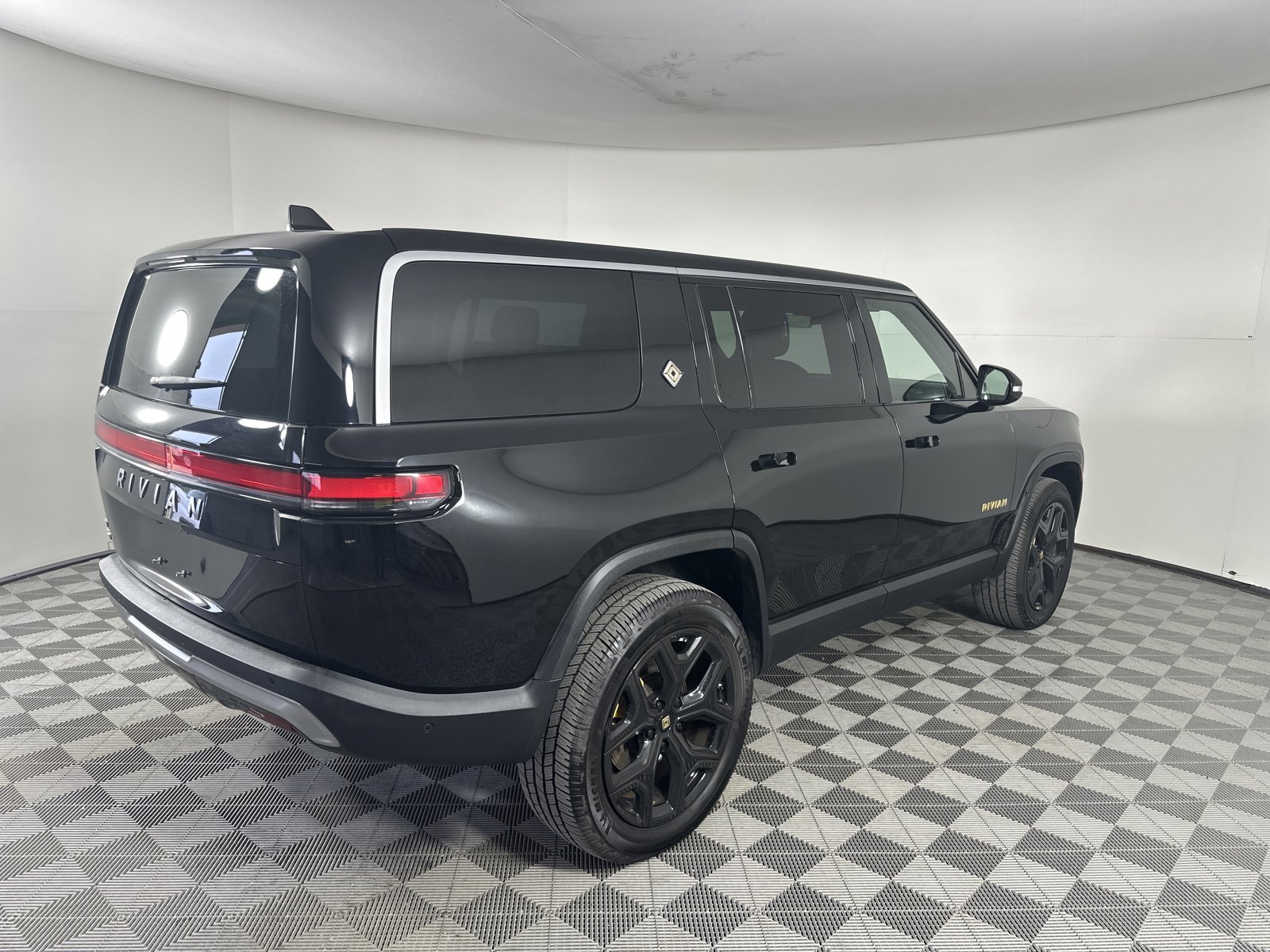 Used 2022 Rivian R1S Launch Edition image 5