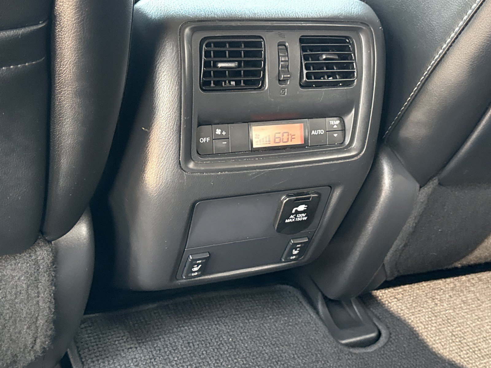 Used 2015 Nissan Pathfinder Platinum FWD image 17