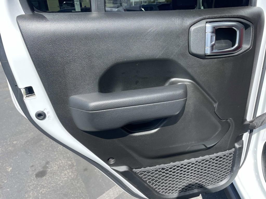 Used 2023 Jeep Gladiator Rubicon w/ LED Lighting Group AWD/4WD image 23