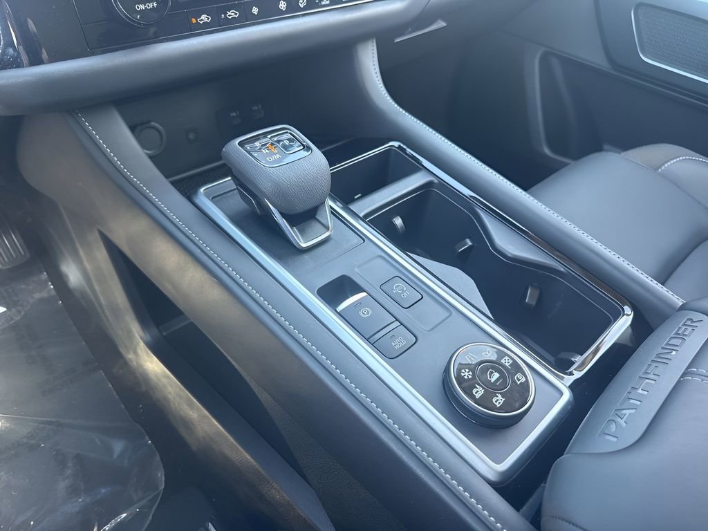 Used 2025 Nissan Pathfinder SL AWD/4WD image 17