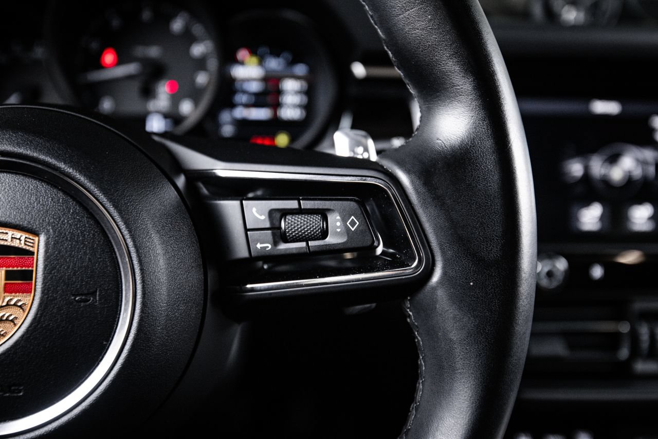 Certified 2023 Porsche Macan AWD/4WD image 16