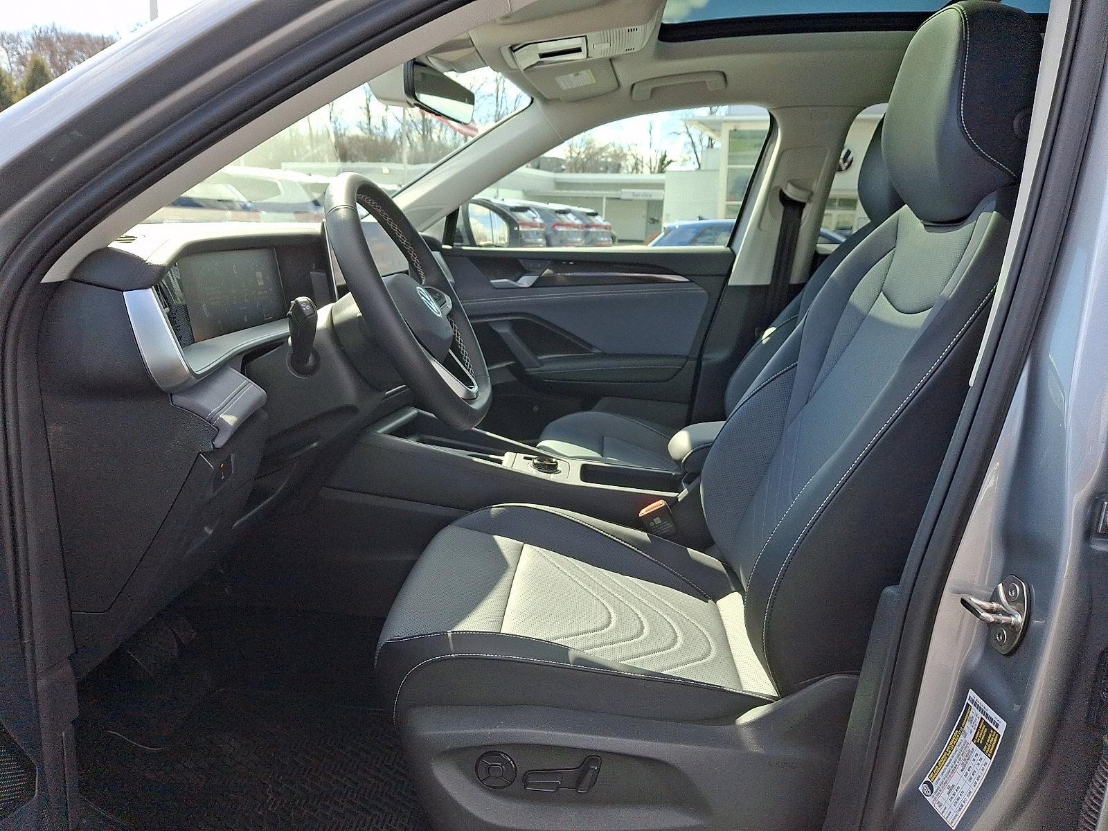 New 2026 Volkswagen Tiguan SE image 7