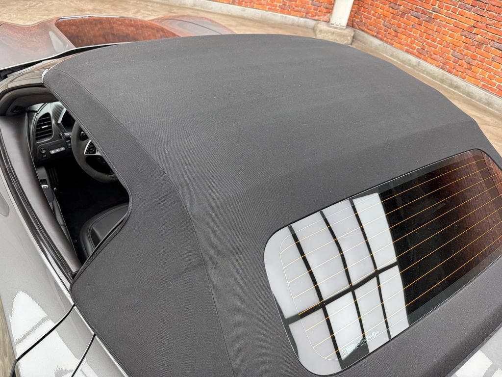 Used 2015 Chevrolet Corvette Z06 w/ 3LZ Preferred Equipment Group RWD image 9