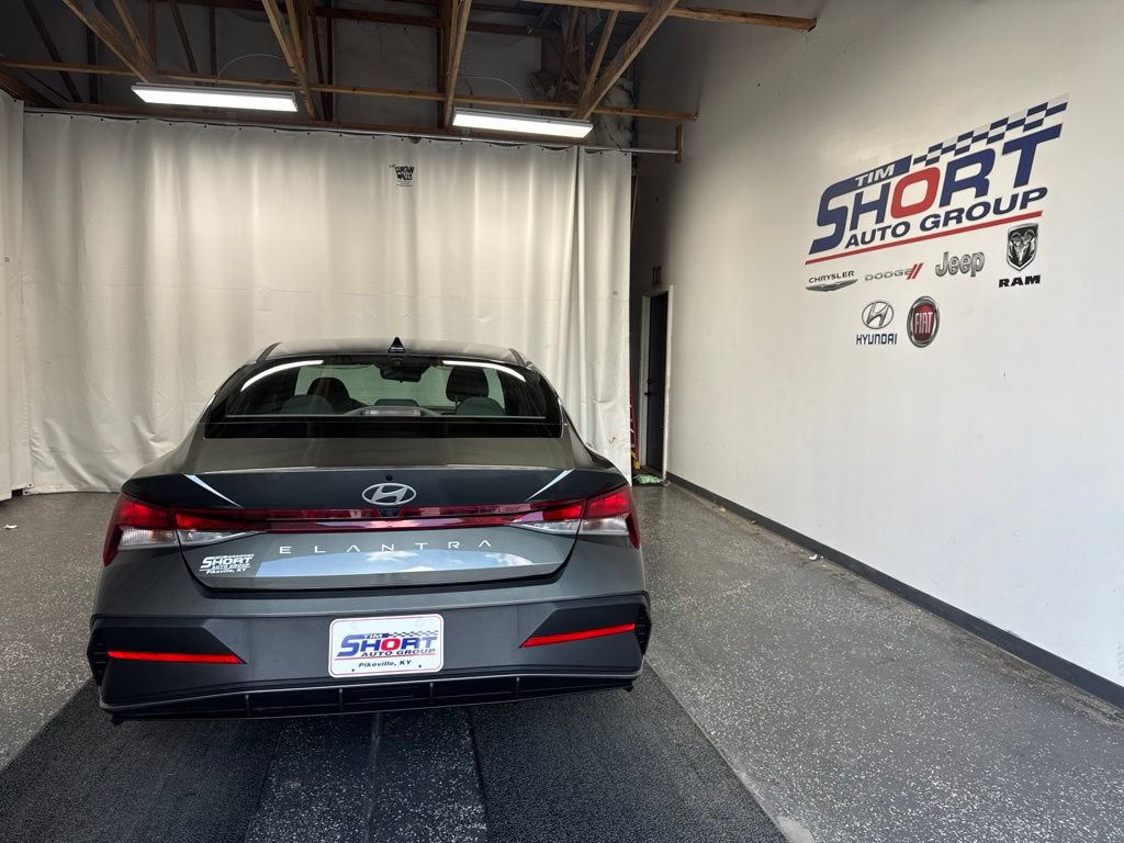 New 2026 Hyundai Elantra SE FWD image 5