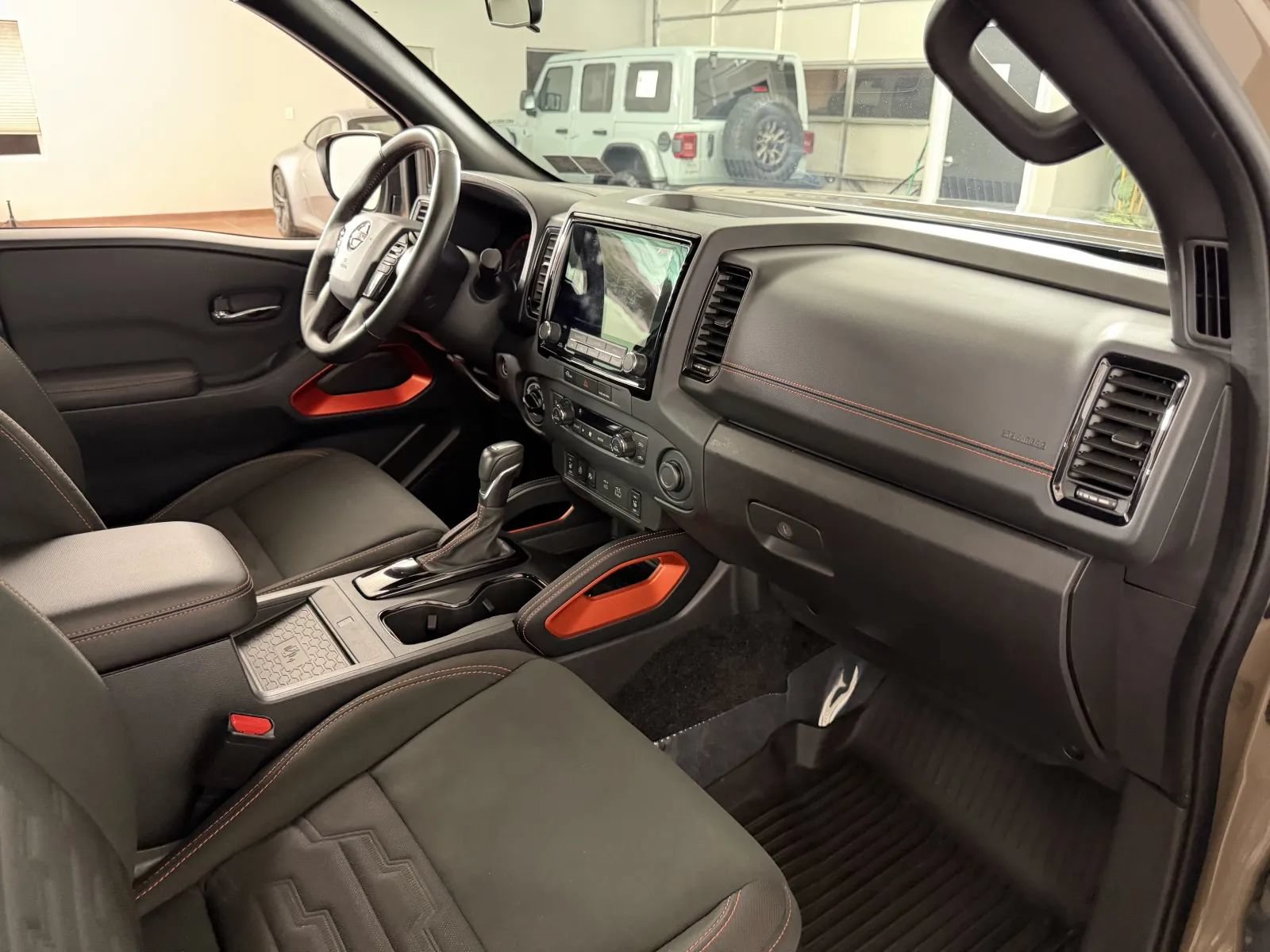 Used 2024 Nissan Frontier PRO-4X w/ Pro Convenience Package AWD/4WD image 33