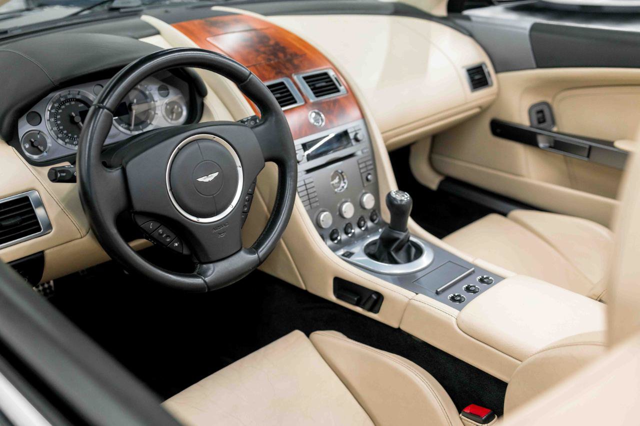 Used 2006 Aston Martin DB9 Volante RWD image 2