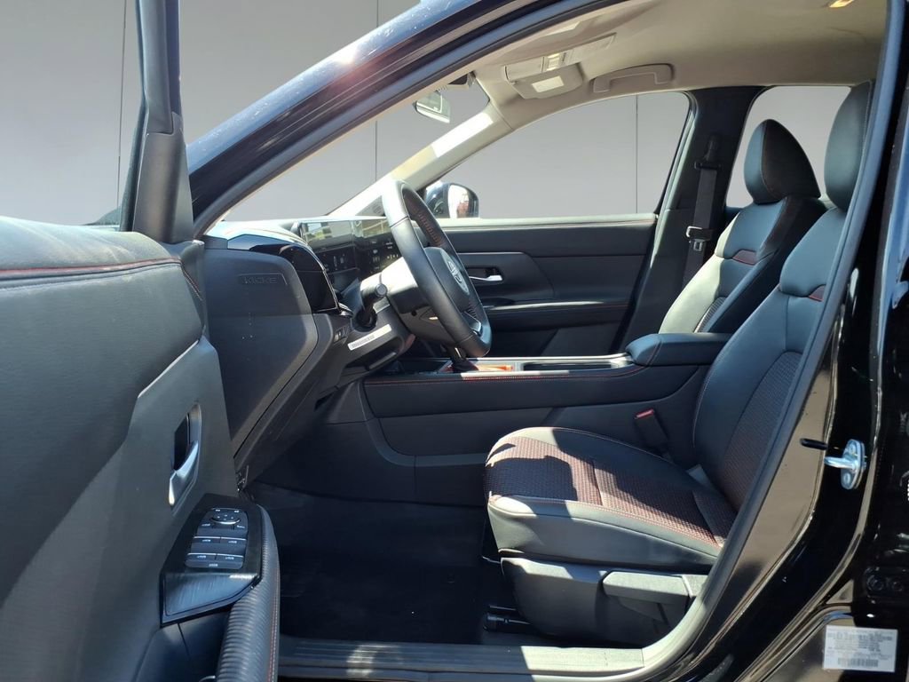 Used 2025 Nissan Kicks SR image 16