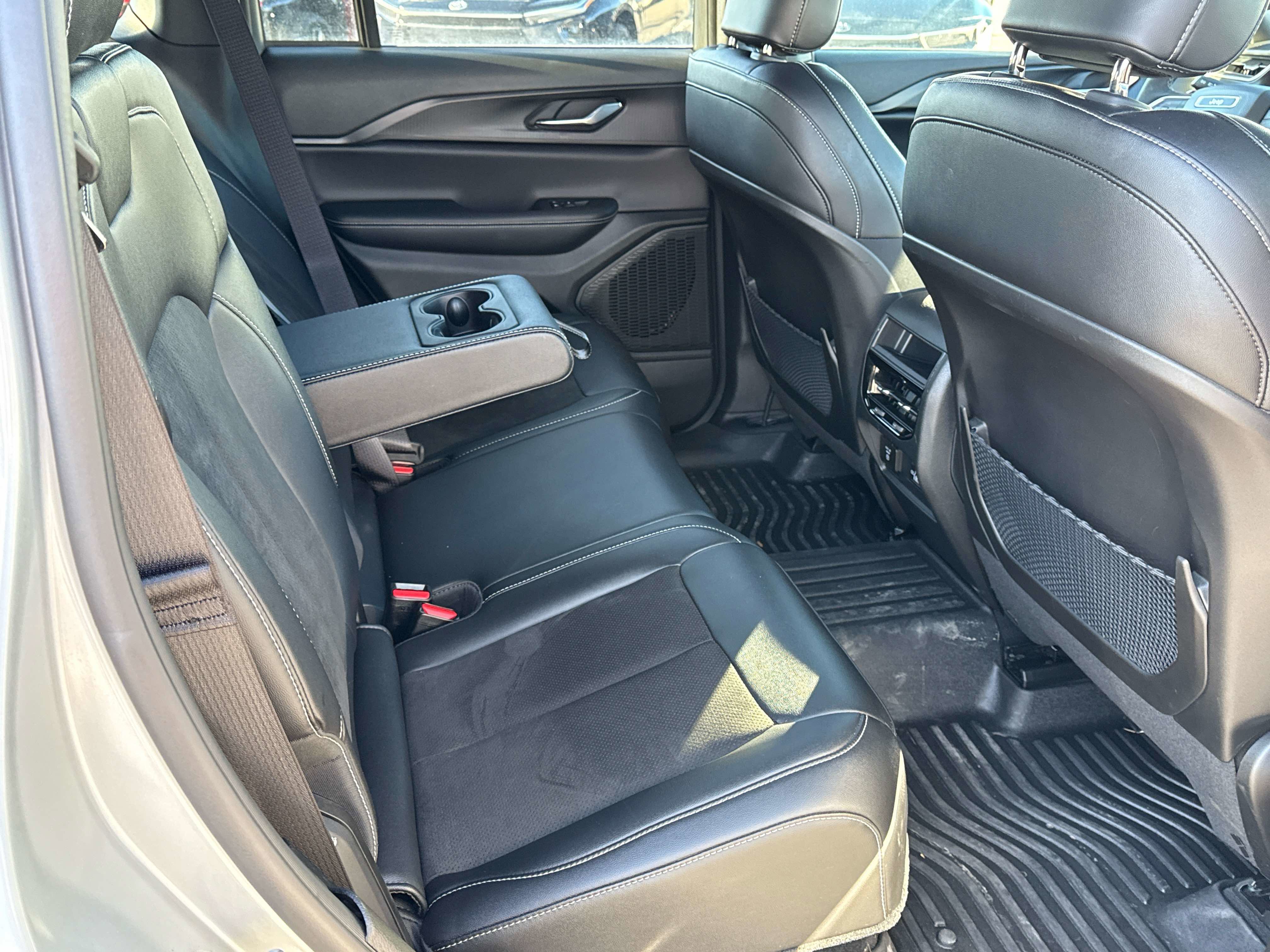 Used 2024 Jeep Grand Cherokee Altitude image 20