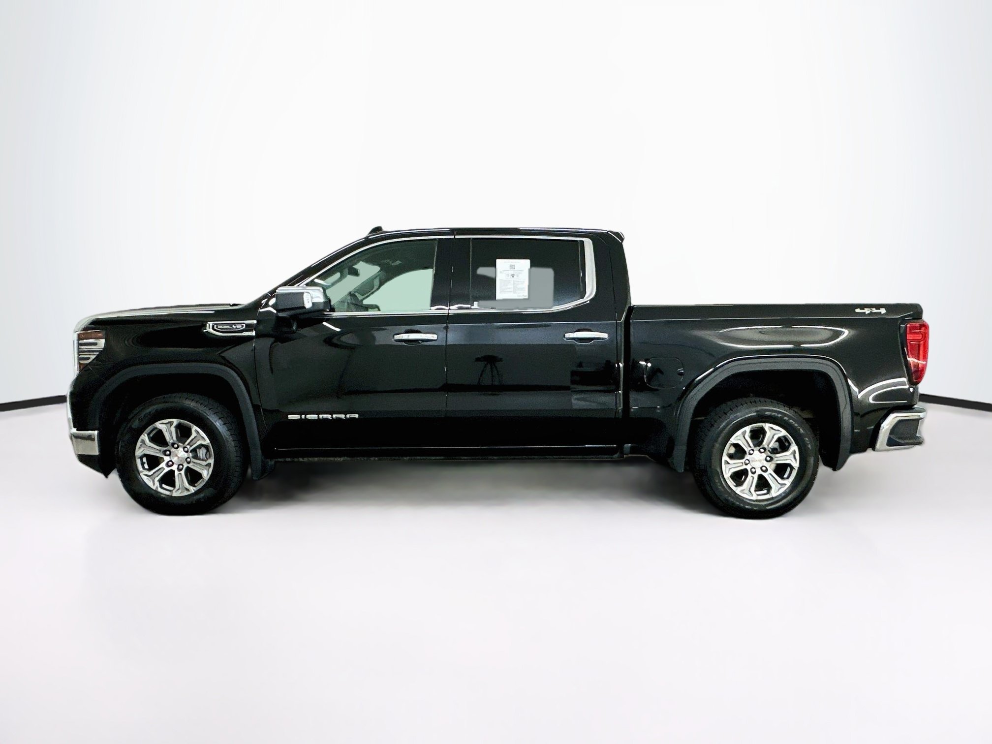 Used 2025 GMC Sierra 1500 SLT AWD/4WD image 4
